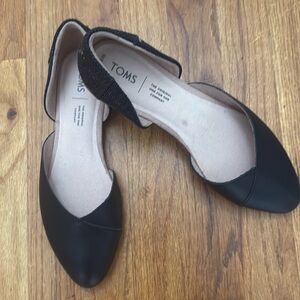 TOMS Women's Black and Tan Flats